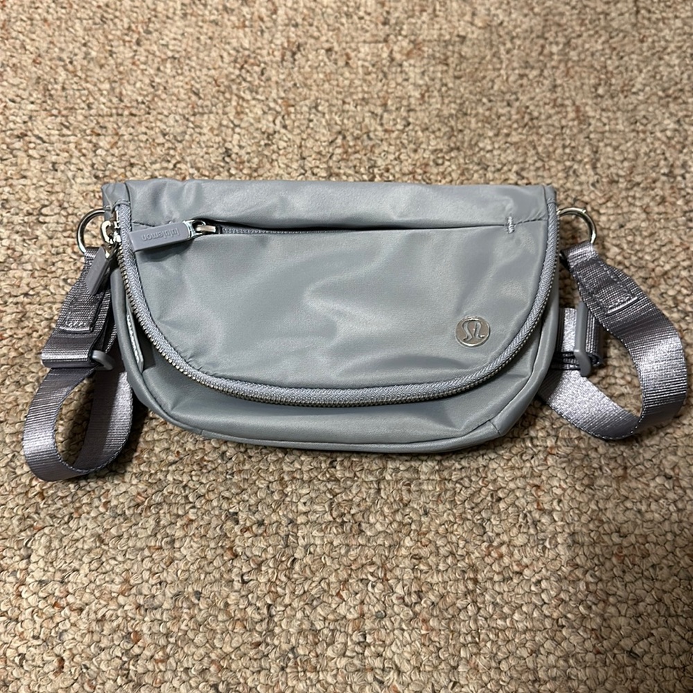 Lululemon mini festival bag